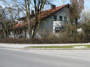 Fehlende Gehwegabsenkung Heinrich-Lanz-Str.